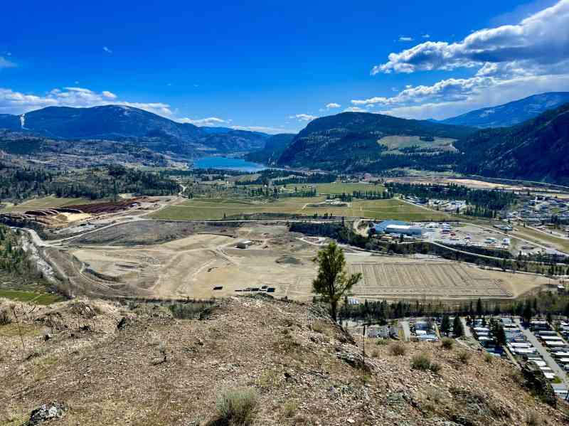 Peach Cliff Hike & Waterfront Lunch